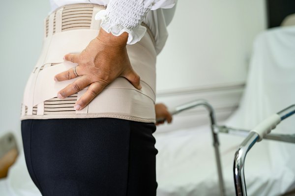 Ceinture pour le dos : votre alliée contre les douleurs lombaires